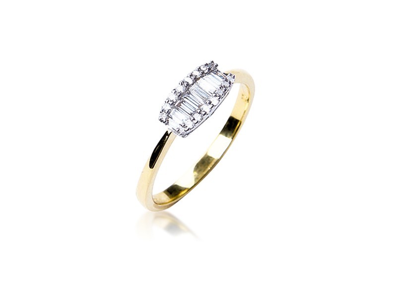 18ct Yellow & White Gold ring with 0.30ct Diamonds in white gold mount.