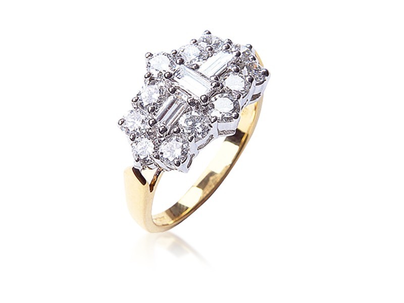 18ct Yellow & White Gold ring with 2.00ct Diamonds in white gold mount.