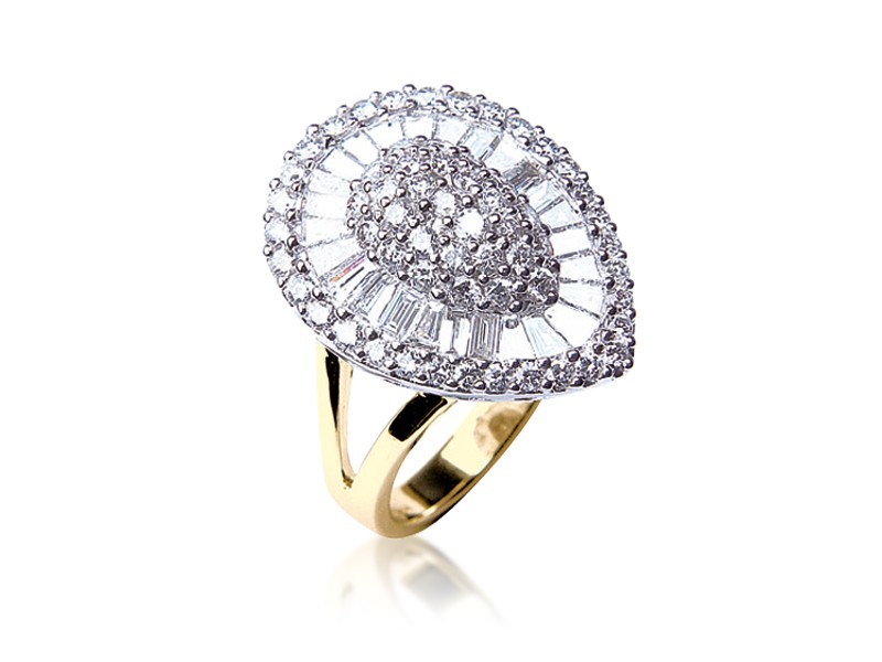 18ct Yellow & White Gold ring with 2.00ct Diamonds in white gold mount.