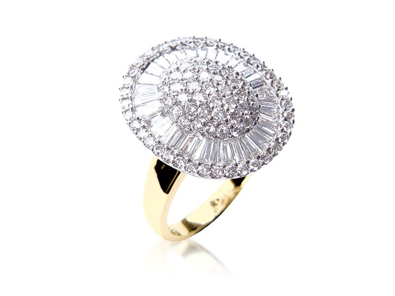 18ct Yellow & White Gold ring with 2.00ct Diamonds in white gold mount.