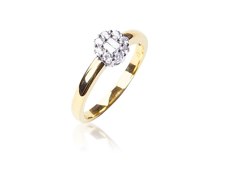 18ct Yellow & White Gold ring with 0.25ct Diamonds in white gold mount.