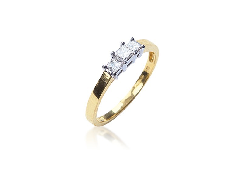 3 stone 18ct Yellow & White Gold ring with 0.25ct Diamonds in white gold mount.