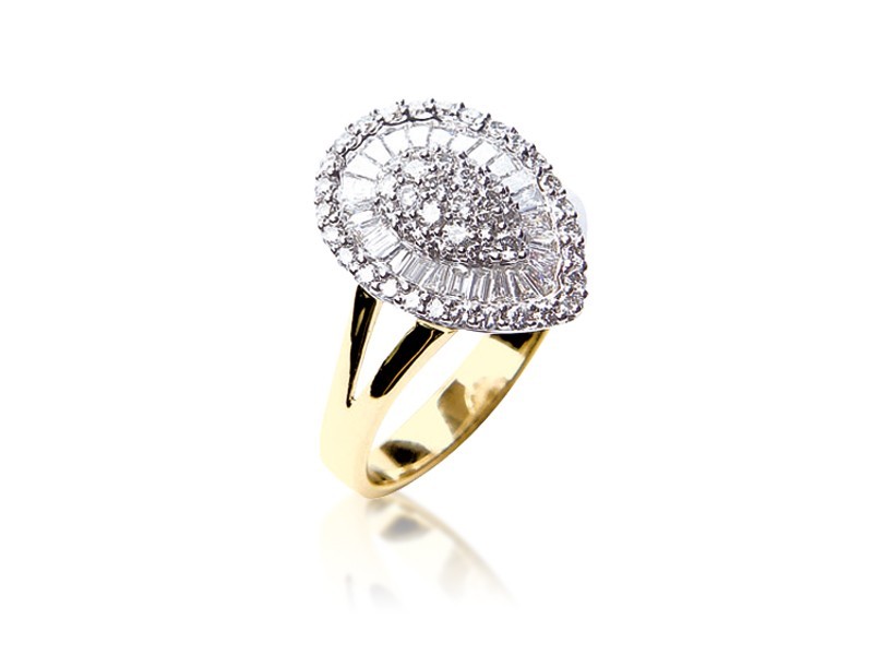 18ct Yellow & White Gold ring with 0.85ct Diamonds in white gold mount.