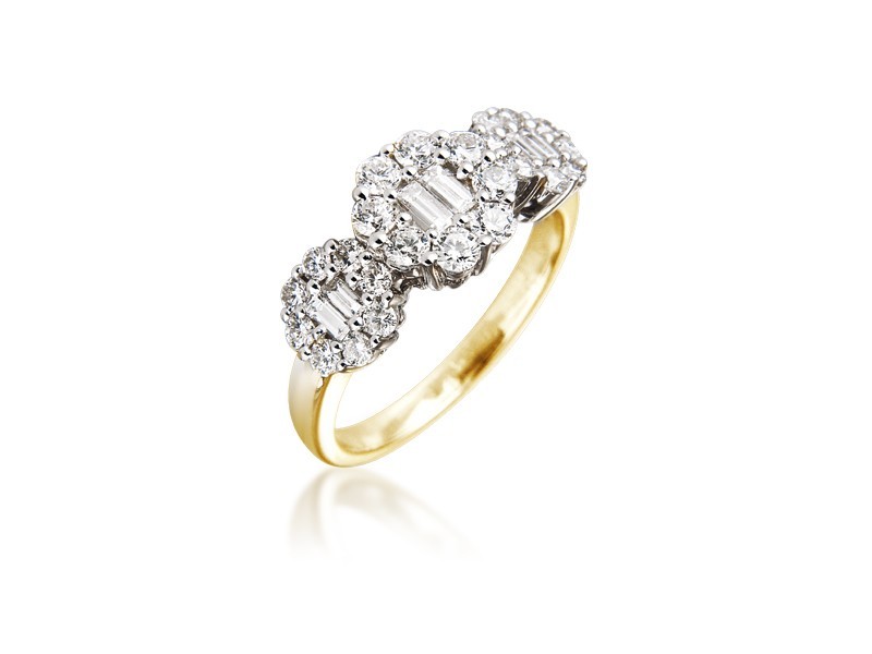 18ct Yellow & White Gold ring with 0.95ct Diamonds in white gold mount.