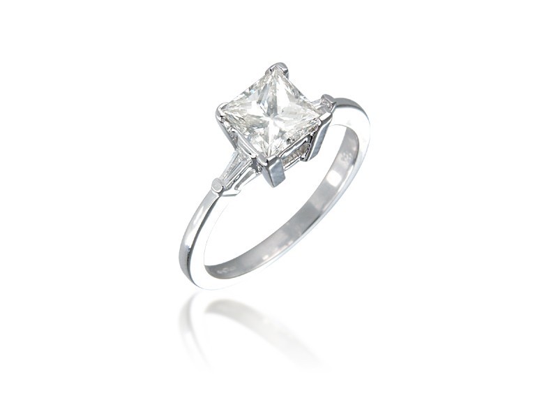 18ct White Gold 1.15ct Diamond Solitaire Engagement Ring