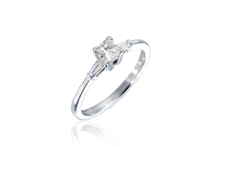 18ct White Gold 0.40ct Diamond Solitaire Engagement Ring