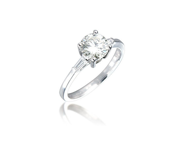 18ct White Gold 1.10ct Diamond Solitaire Engagement Ring