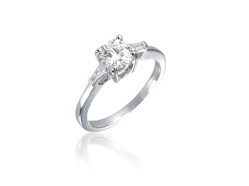 18ct White Gold 0.80ct Diamond Solitaire Engagement Ring