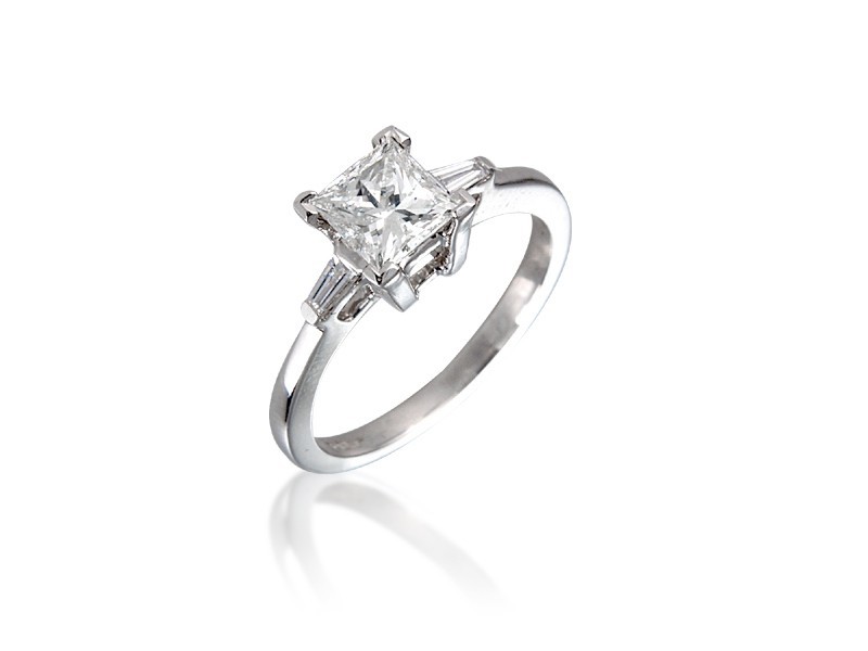 18ct White Gold 1.00ct Diamond Solitaire Engagement Ring