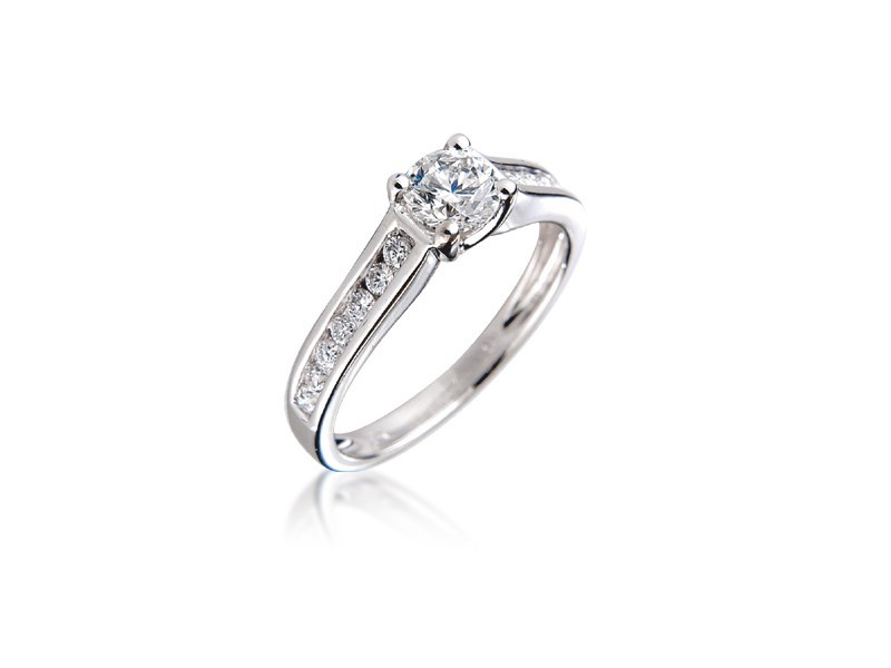 18ct White Gold 0.75ct Diamond Solitaire Engagement Ring