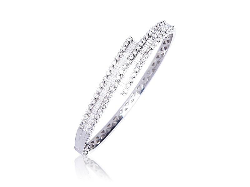 18ct White Gold & 2.85ct Diamonds Bangle