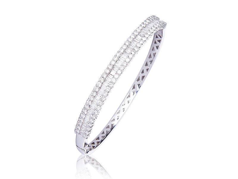 18ct White Gold & 3.50ct Diamonds Bangle