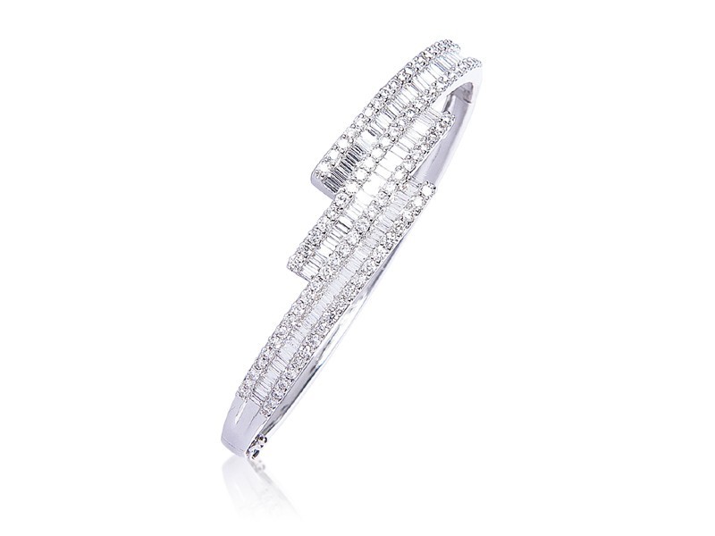 18ct White Gold & 4.00ct Diamonds Bangle