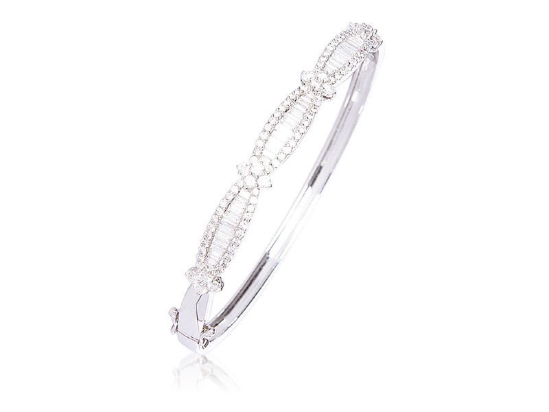 18ct White Gold & 2.30ct Diamonds Bangle