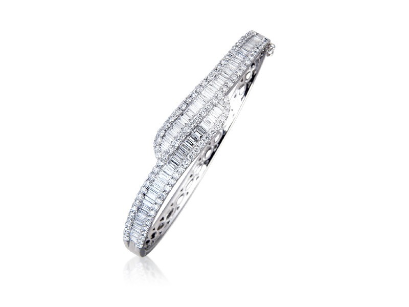 18ct White Gold & 3.09ct Diamonds Bangle