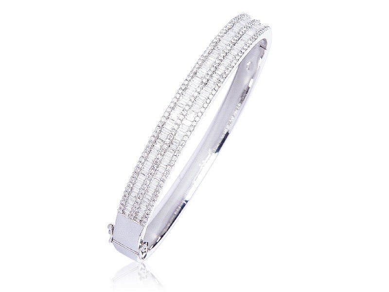 18ct White Gold & 3.15ct Diamonds Bangle