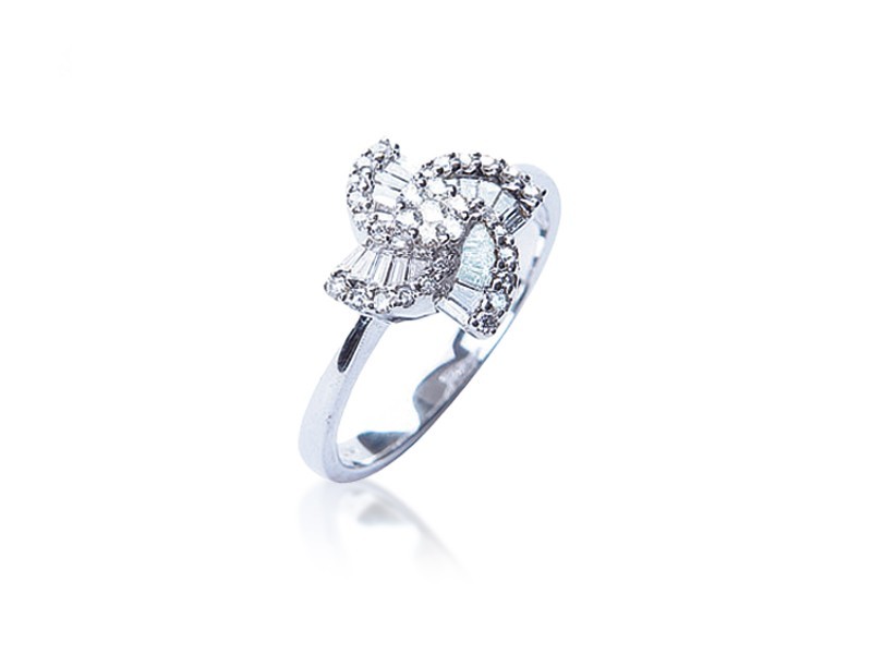 18ct White Gold ring with 0.40ct Diamonds