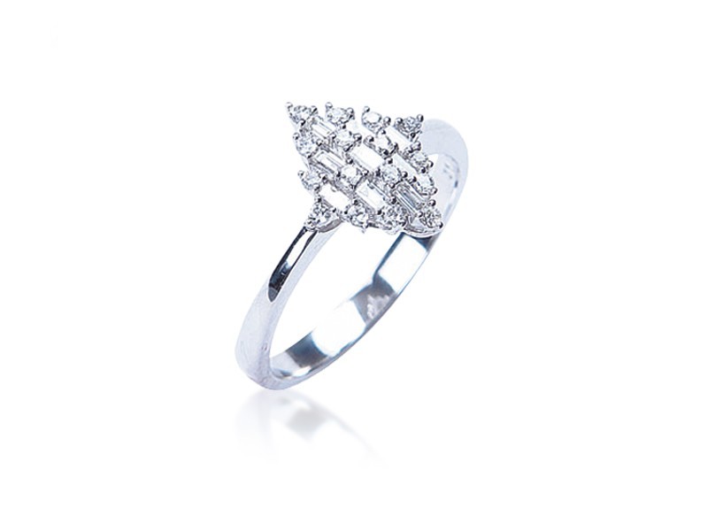 18ct White Gold ring with 0.33ct Diamonds