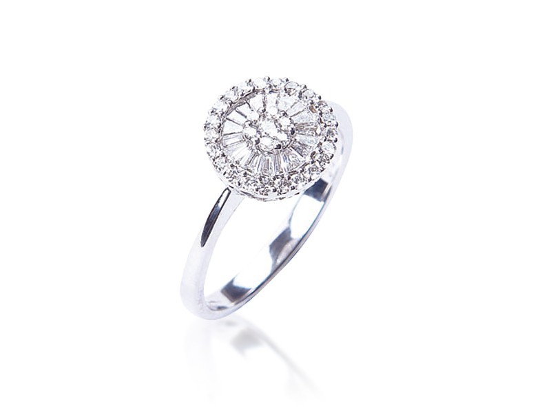 18ct White Gold ring with 0.40ct Diamonds