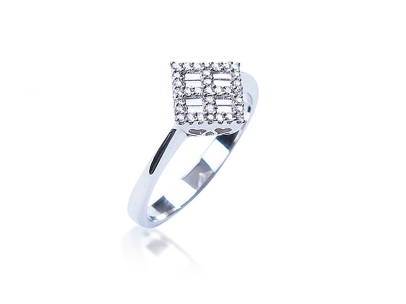 18ct White Gold ring with 0.25ct Diamonds