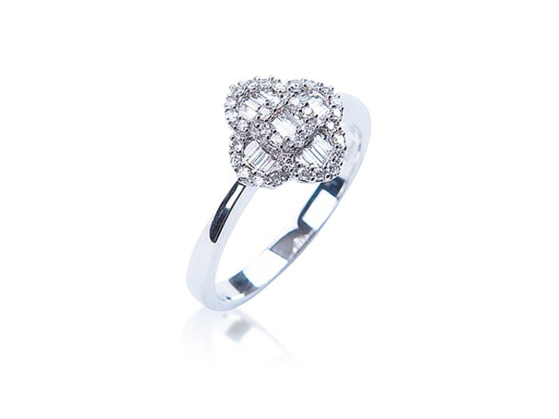 18ct White Gold ring with 0.33ct Diamonds