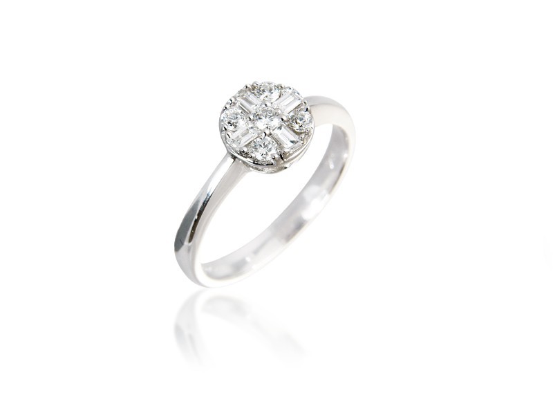 18ct White Gold ring with 0.30ct Diamonds