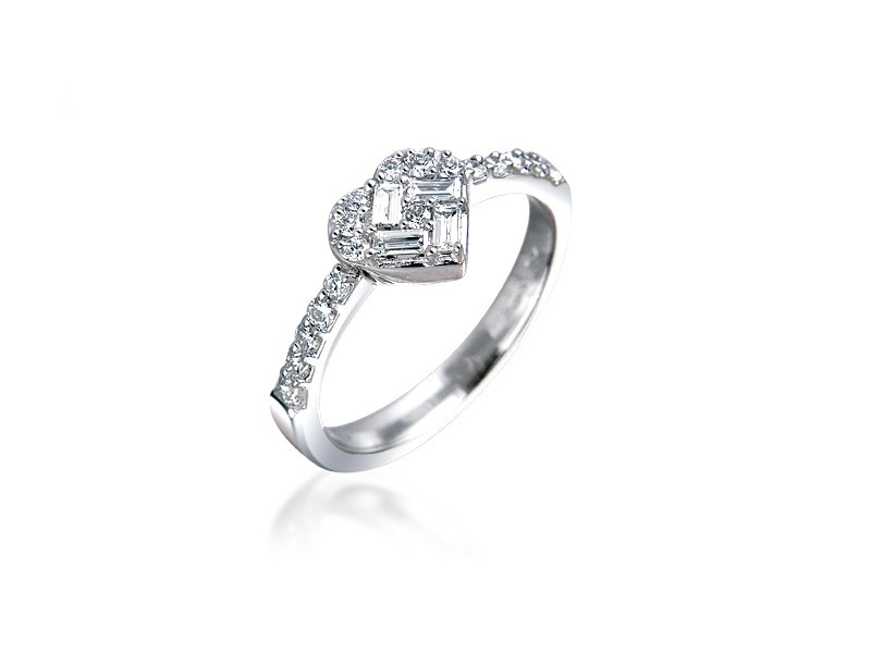 18ct White Gold ring with 0.35ct Diamonds