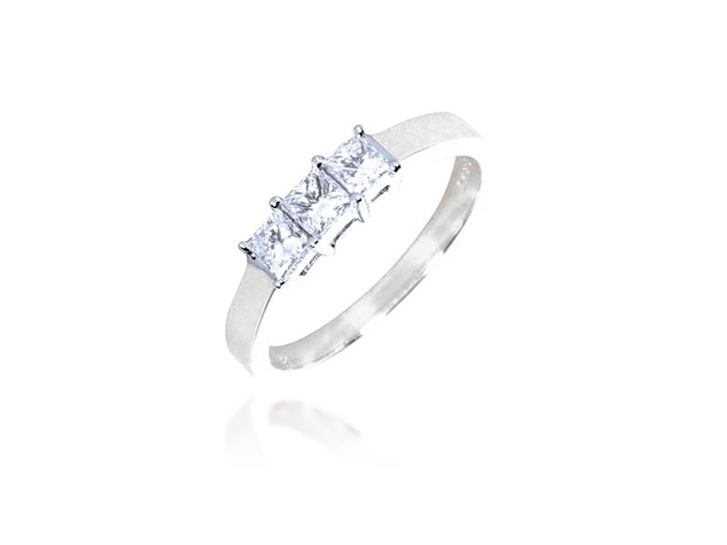 3 stone 18ct White Gold ring with 0.50ct Diamonds. 