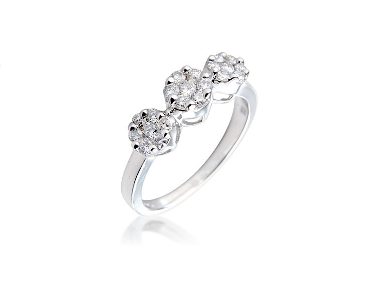 18ct White Gold ring with 0.50ct Diamonds.