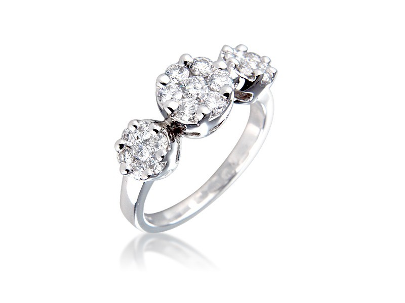 18ct White Gold ring with 1.00ct Diamonds.