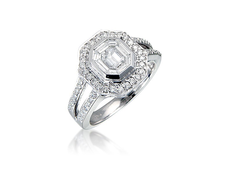 18ct White Gold ring with 0.80ct Diamonds.