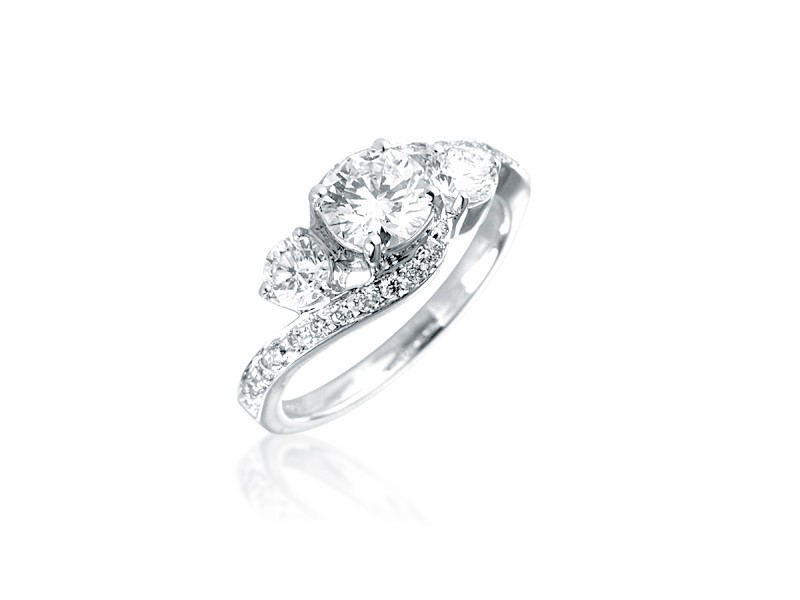 3 stone 18ct White Gold ring with 1.50ct Diamonds.