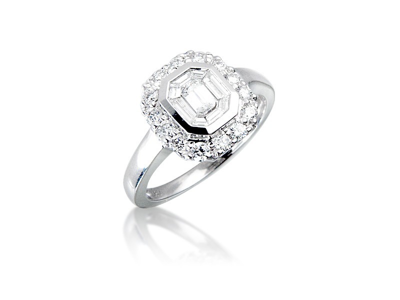 18ct White Gold ring with 0.80ct Diamonds. 