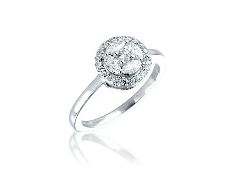 18ct White Gold ring with 0.50ct Diamonds. 