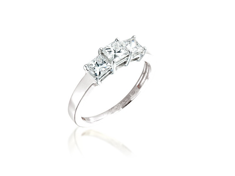 3 stone 18ct White Gold ring with 1.00ct Diamonds. 