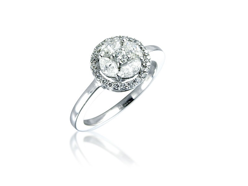 18ct White Gold ring with 0.75ct Diamonds.