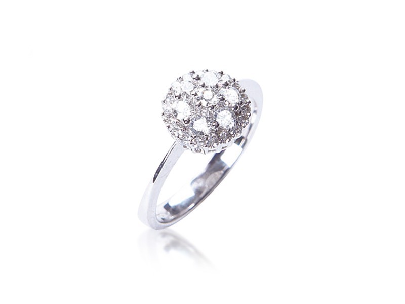 18ct White Gold ring with 0.60ct Diamonds.