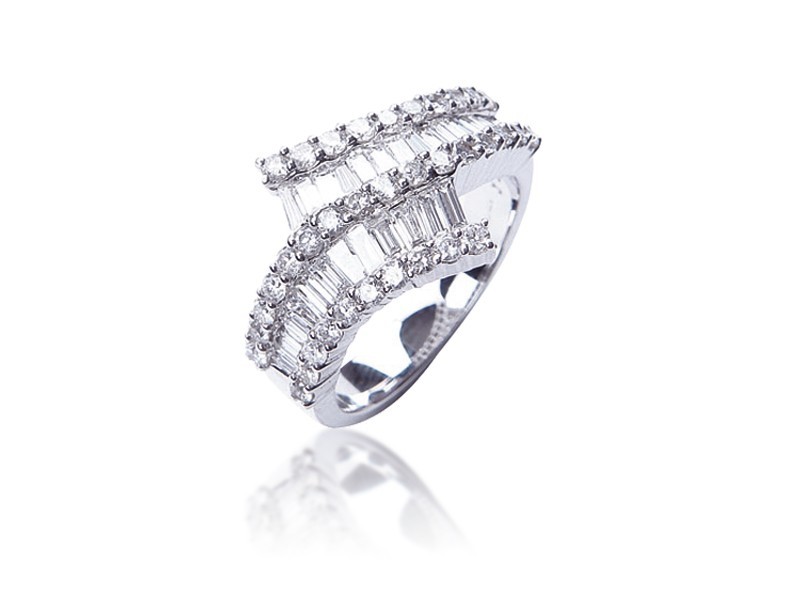 18ct White Gold ring with 1.45ct Diamonds.