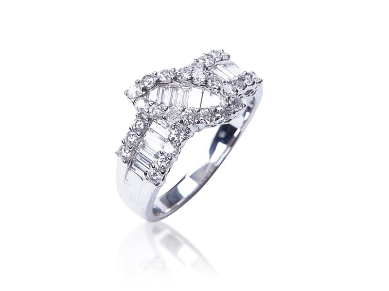 18ct White Gold ring with 1.25ct Diamonds.