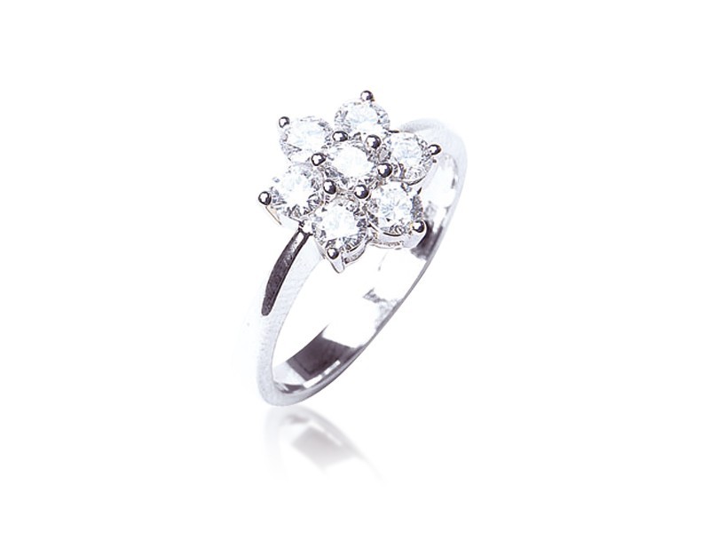 18ct White Gold ring with 1.00ct Diamonds.