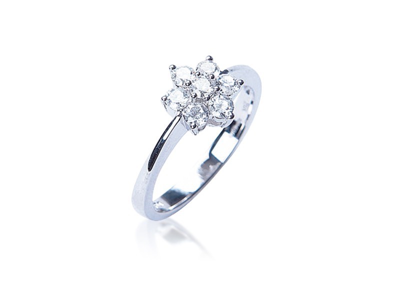 18ct White Gold ring with 0.50ct Diamonds.