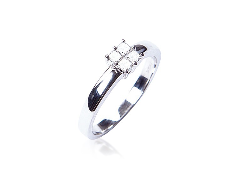 18ct White Gold ring with 0.25ct Diamonds. 