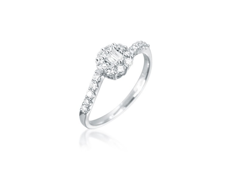 18ct White Gold ring with 0.30ct Diamonds. 