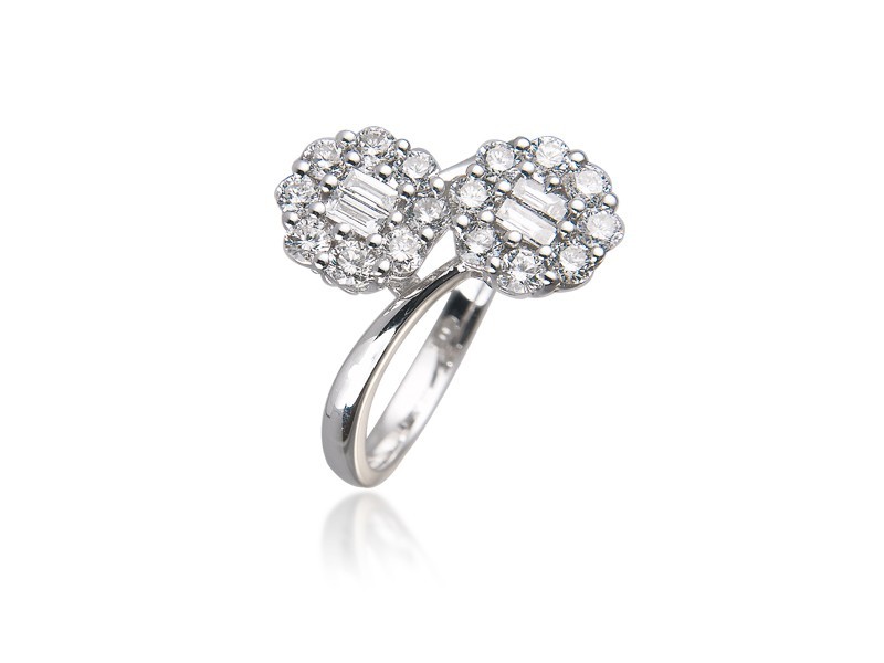 18ct White Gold ring with 1.00ct Diamonds. 