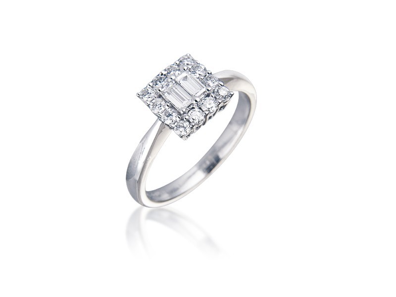 18ct White Gold ring with 0.40ct Diamonds. 