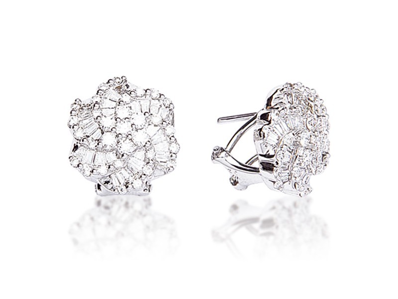 18ct White Gold Stud Earrings with 1.50ct Diamonds. 