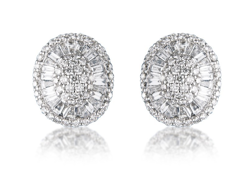 18ct White Gold Stud Earrings with 2.10ct Diamonds. 