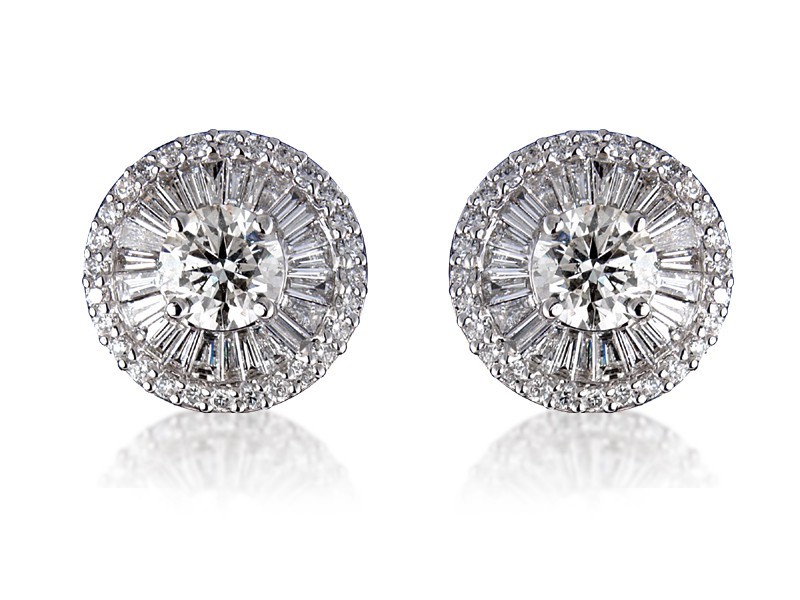 18ct White Gold Stud Earrings with 3.60ct Diamonds. 