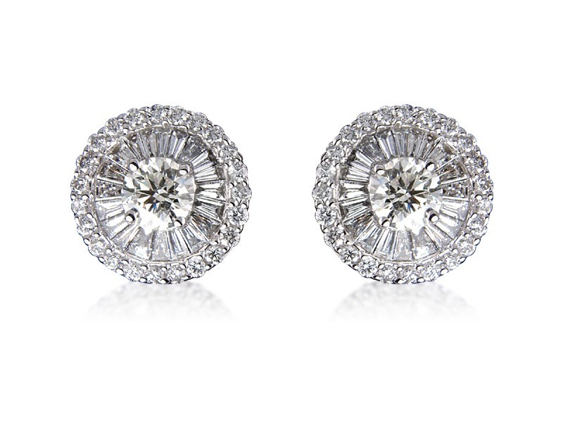 18ct White Gold Stud Earrings with 2.50ct Diamonds.