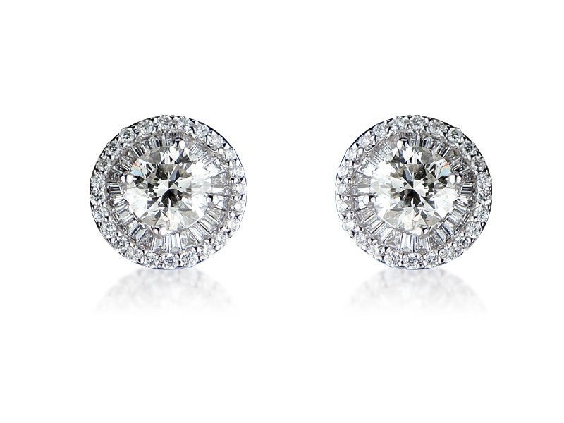 18ct White Gold Stud Earrings with 2.50ct Diamonds. 